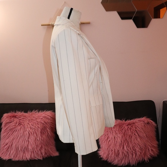 Isabella DeMarco White Striped Blazer - Picture 3 of 6